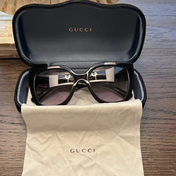 Gucci Black Women's Sunglasses - Picture 1 of 9